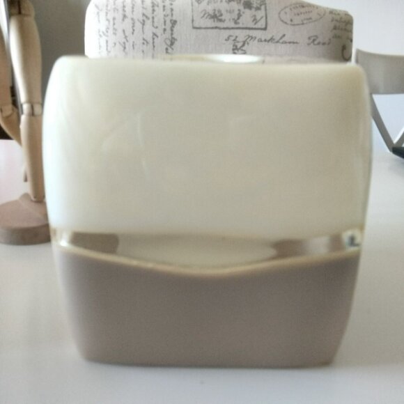 Square Resin Tissue Box Cover Cream Glossy Finish - Picture 3 of 9